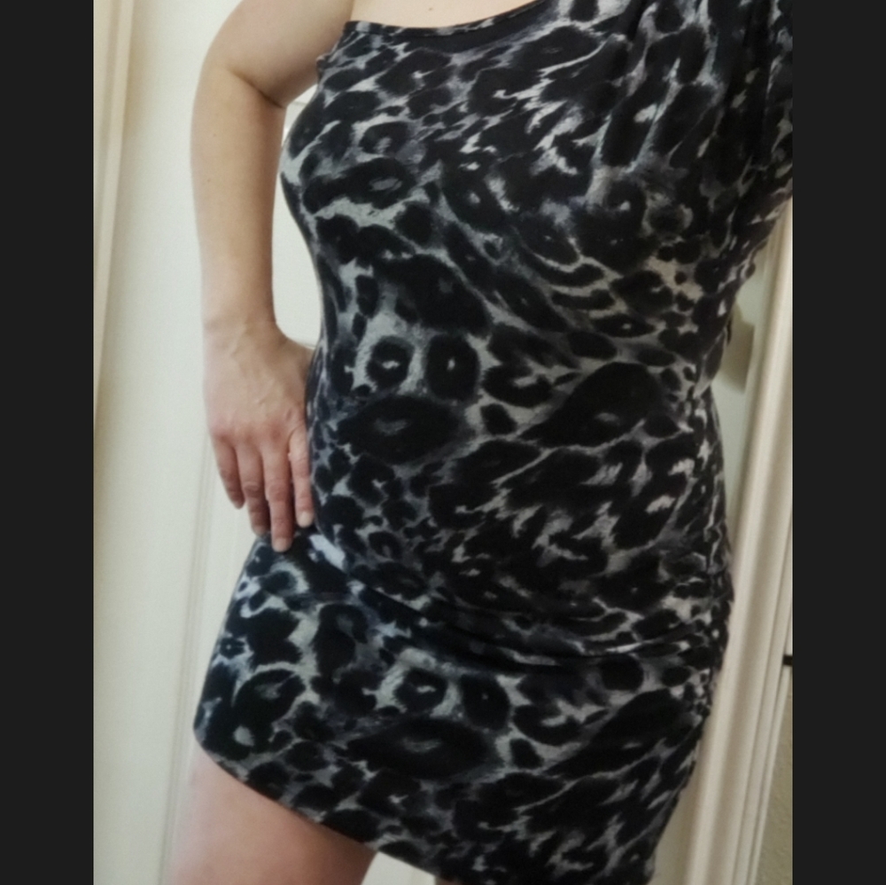Off shoulder dress, size L
